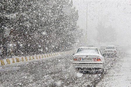مه‌گرفتگی و بارش برف در محورهای جنوب آذربایجان غربی