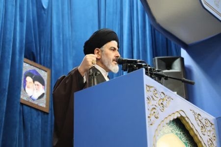 مسئولان باید نسبت به رفع مشکلات معیشتی مردم اقدام کنند