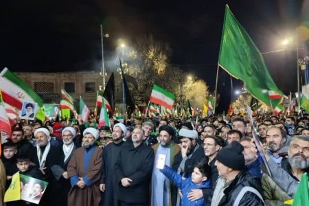 تداوم تجمع شبانه و خروش استکبارستیزی مردم ارومیه